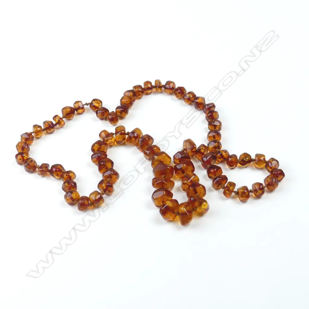A vintage amber nugget necklace Image 1++