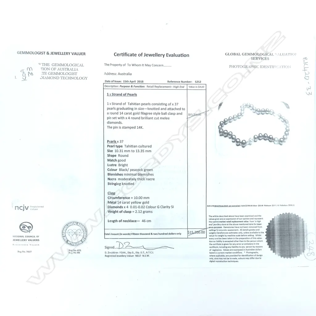 A Tahitian pearl necklace Image 1++