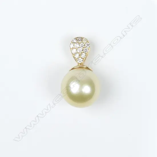 A 14ct yellow gold and South Sea pearl pendant