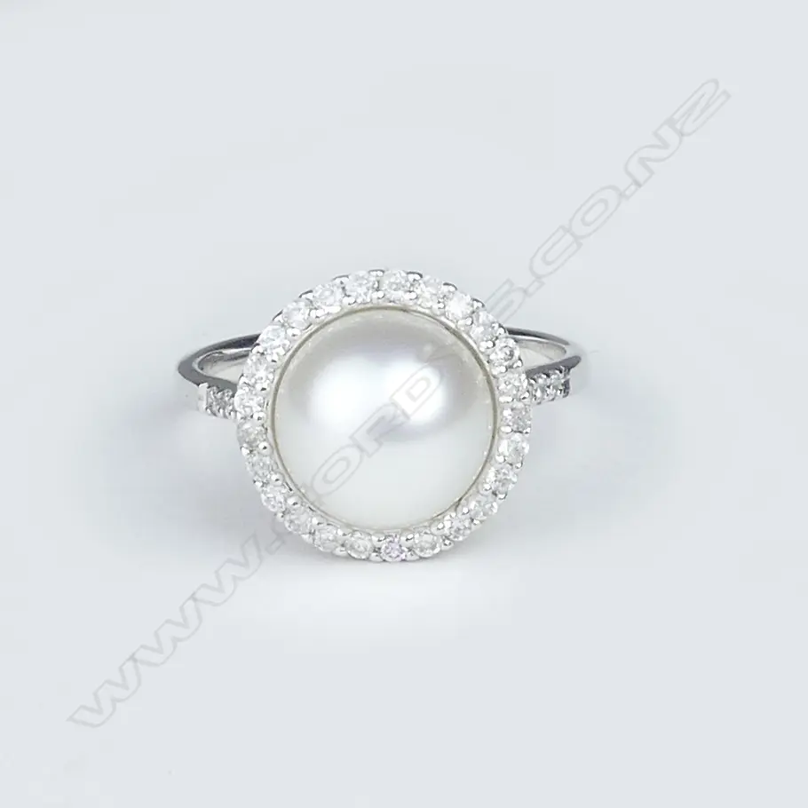 A 14ct white gold pearl and diamond ring Image 1++