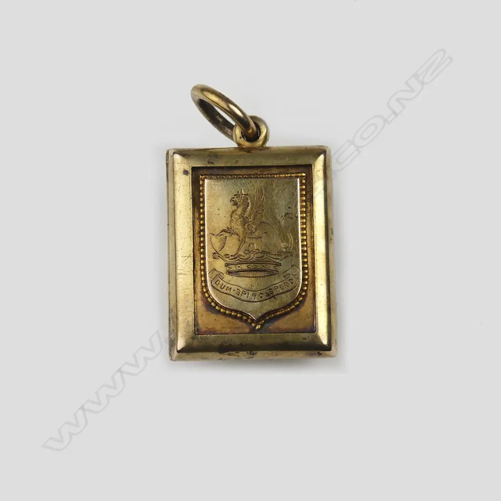 A 15ct gold locket Image 1++