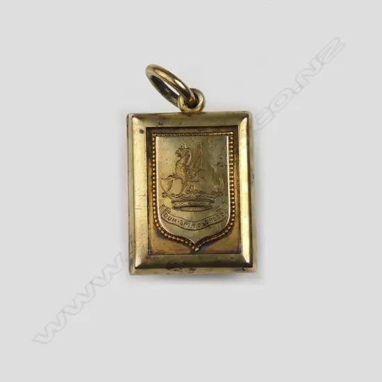 A 15ct gold locket