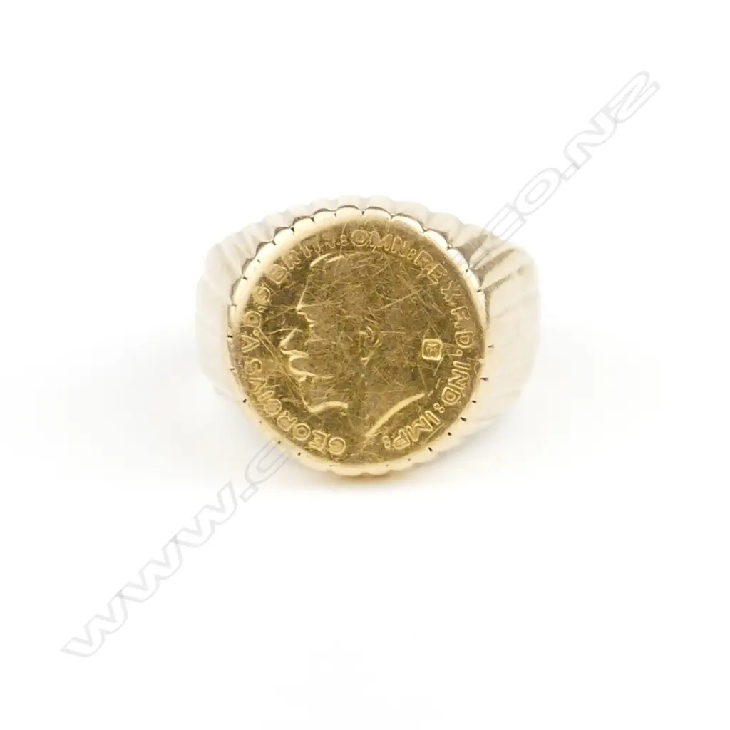 A half-sovereign ring Image 1++
