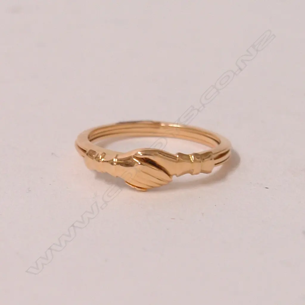 An 18ct. yellow gold clasped hands 'Friendship' ring Image 1++