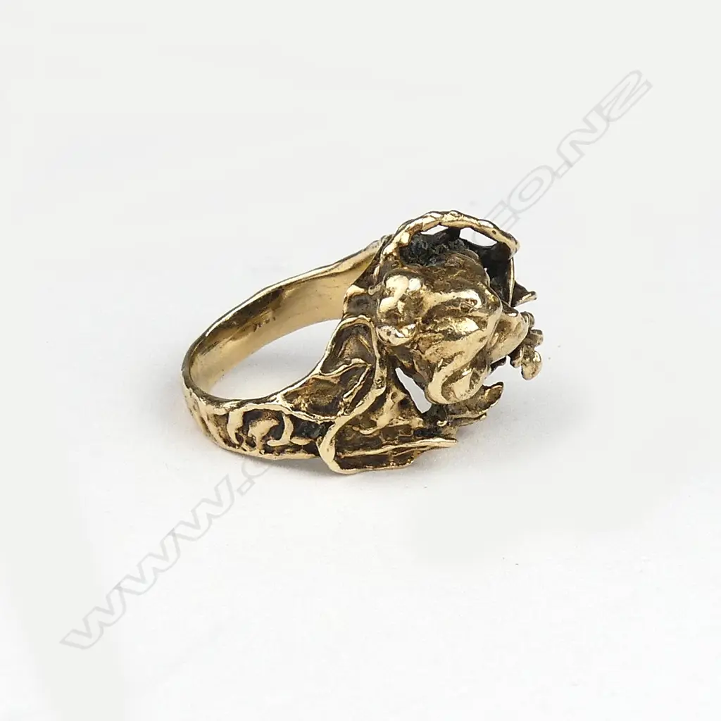 A 14ct gold Art Nouveau ring Image 1++