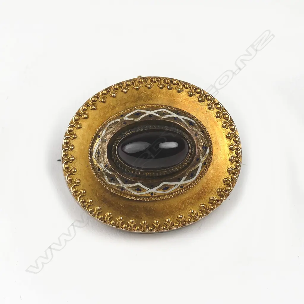 A 15ct gold mourning brooch Image 1++