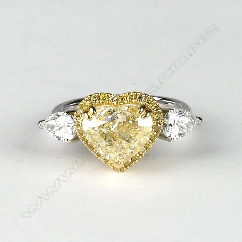 An impressive 18ct. yellow and white gold lady's fancy diamond cluster ring Image 1++