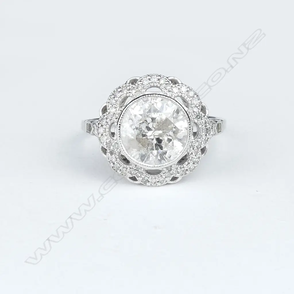 18ct white gold and diamond ring Image 1++