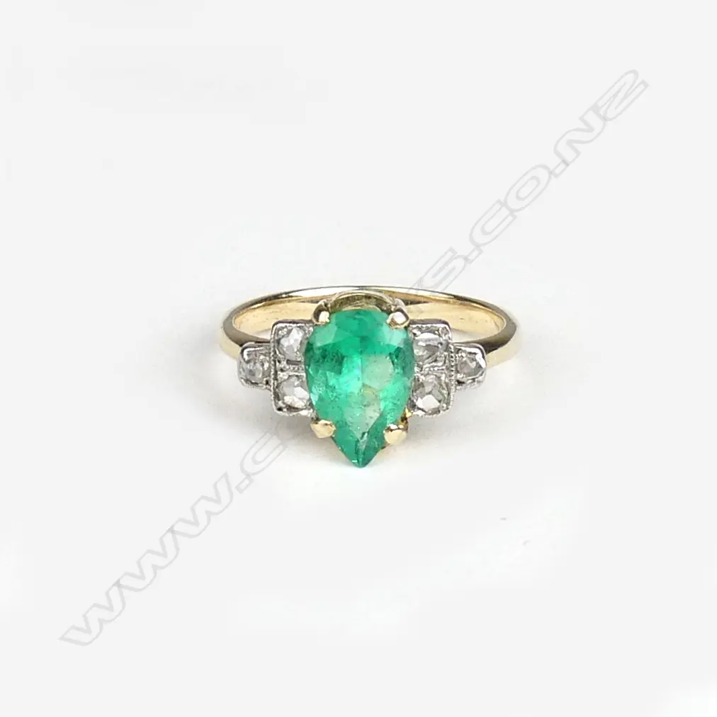 An estate lady's 18ct. yellow gold emerald and diamond ring Image 1++