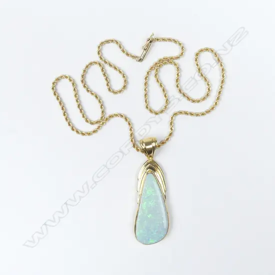 An 18ct gold and opal pendant