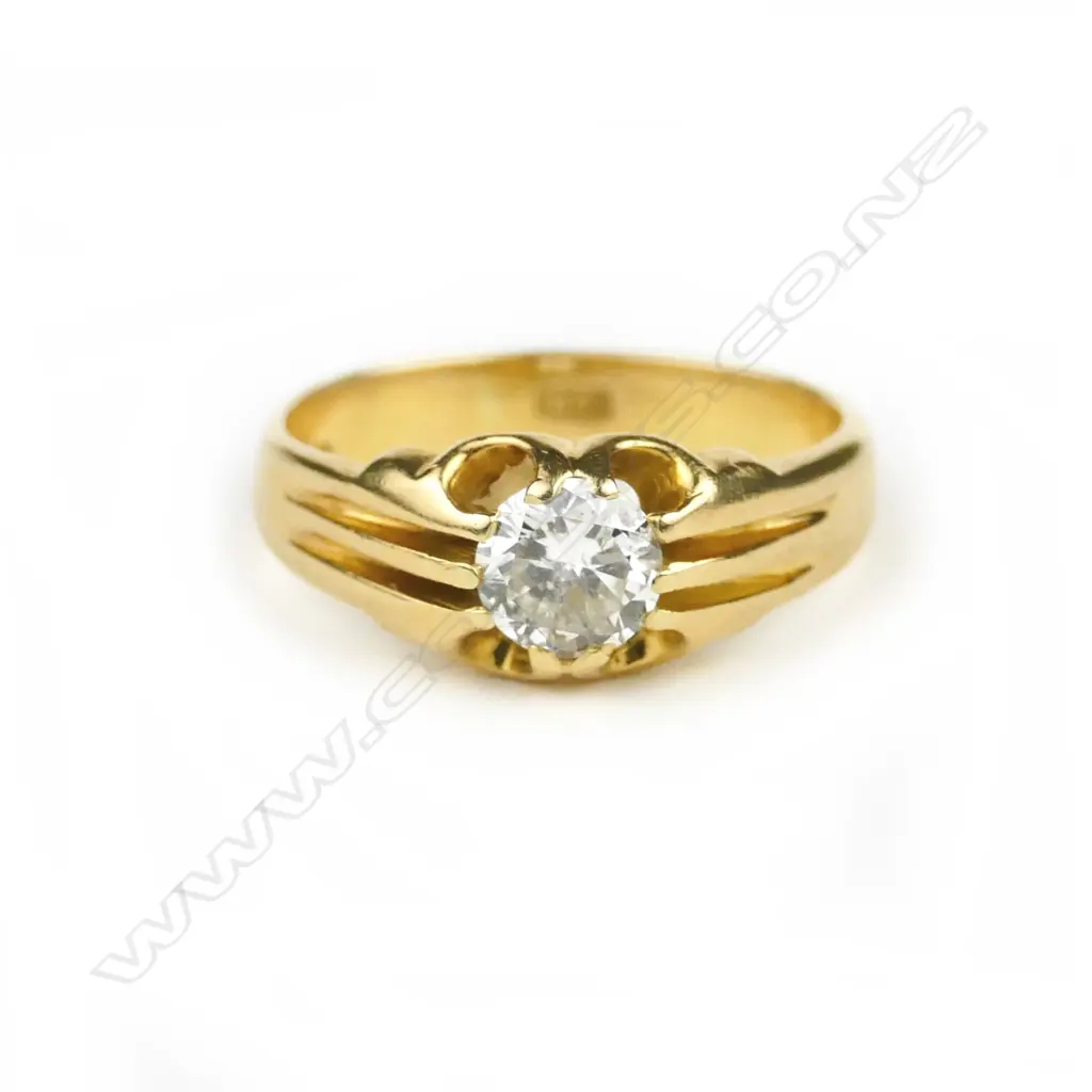 A gent's 18ct. gold and diamond ring Image 1++