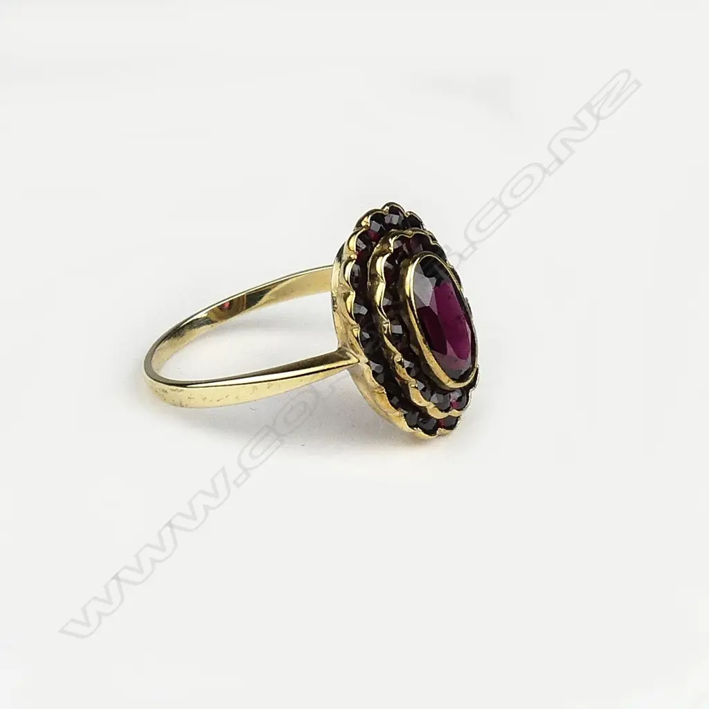 An 8ct gold Bohemian garnet ring Image 1++
