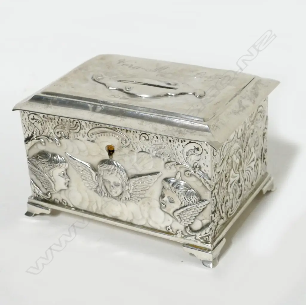 An Edwardian silver money box Image 1++