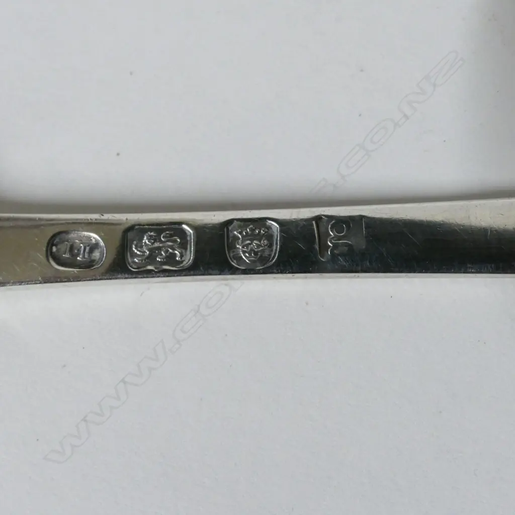 A George III silver double ended marrow scoop Image 1++