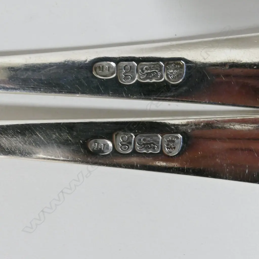 A pair of George III silver pie spoons Image 1++