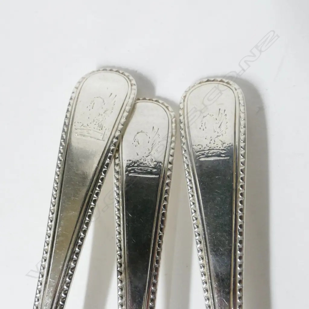 9 George III silver dessert spoons Image 1++