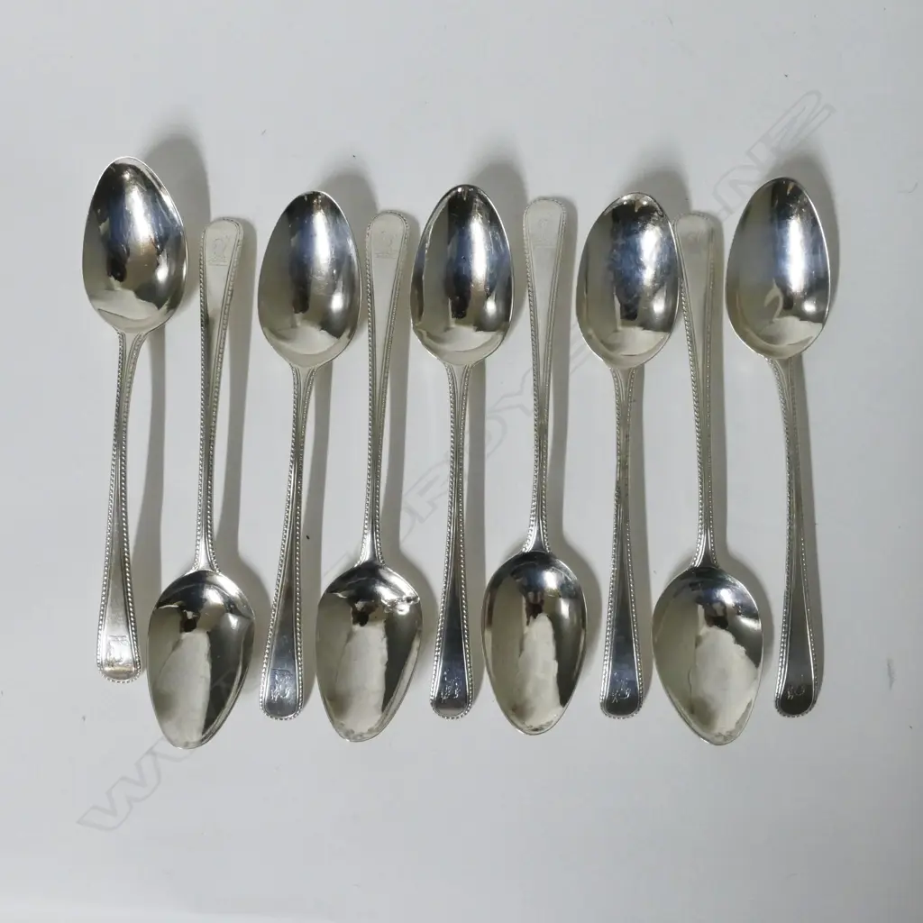 9 George III silver dessert spoons Image 1++