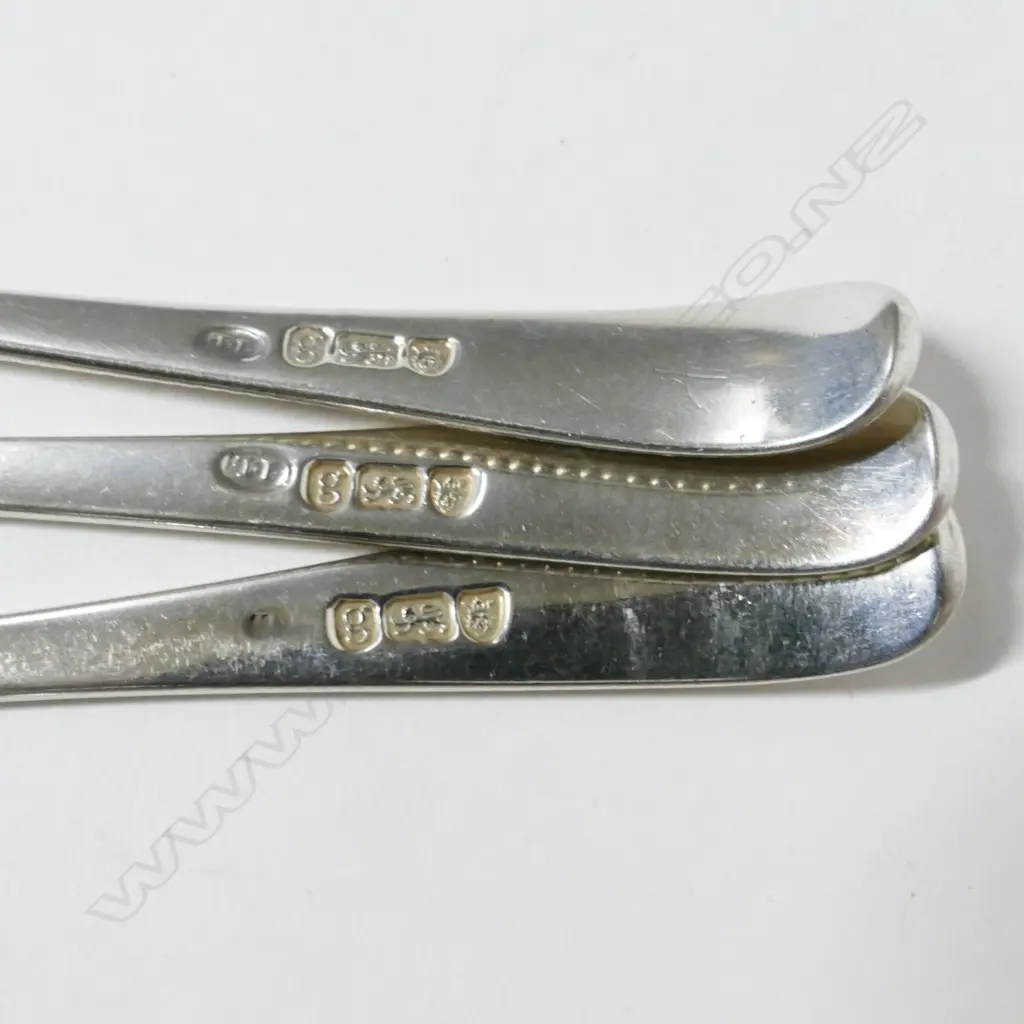 9 George III silver dessert spoons Image 1++