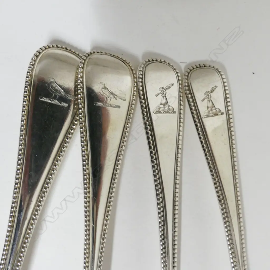 Six silver dessert spoons Image 1++