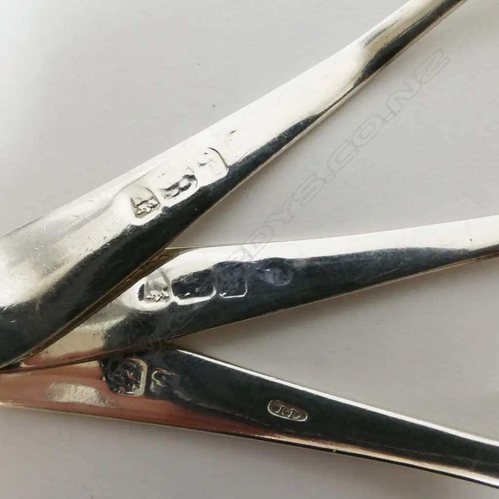 Three George III silver sauce ladles Image 1++