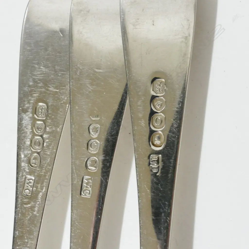 12 Georgian silver table forks Image 1++