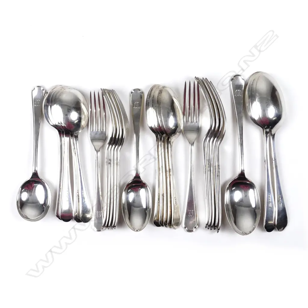 A part set of silver cutlery Image 1++