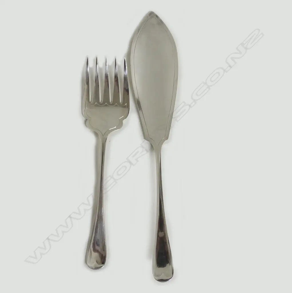 A pair of silver fish servers Image 1++