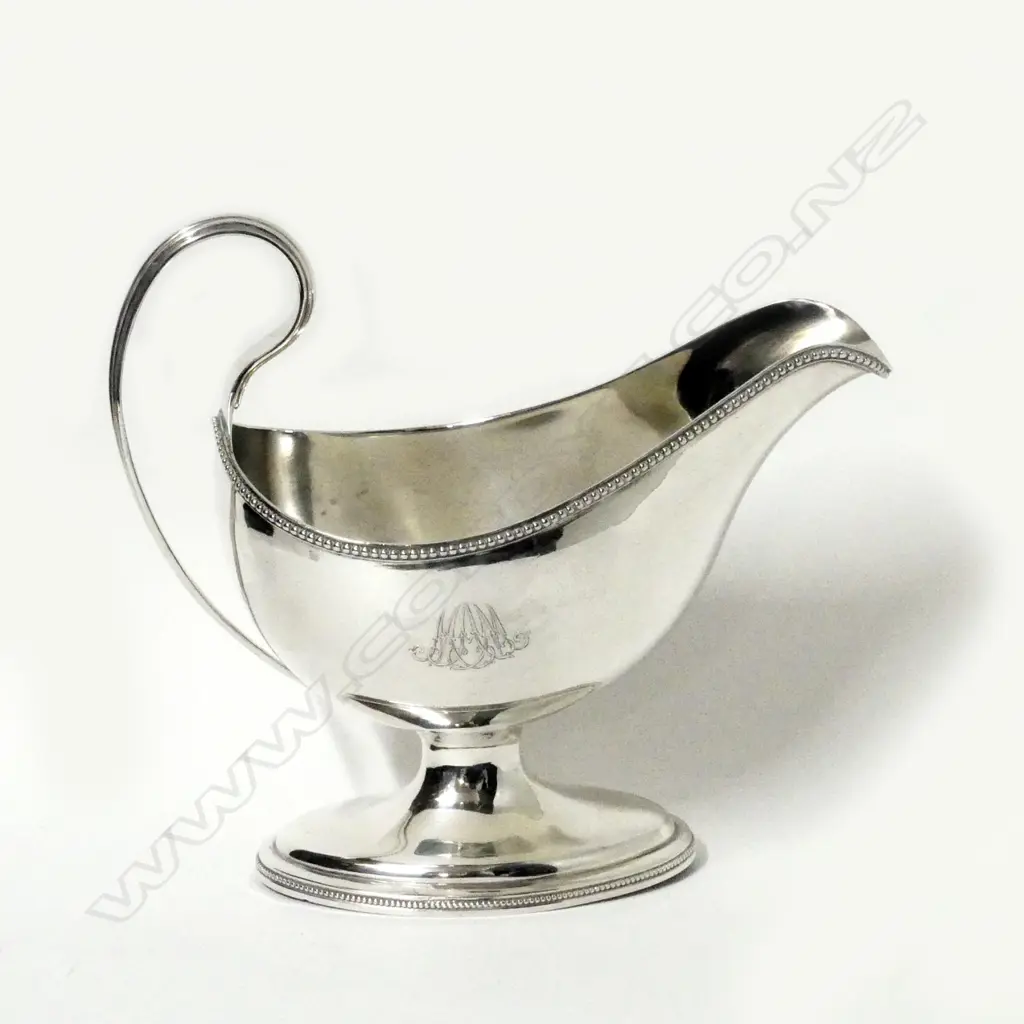A George III silver sauce boat Image 1++