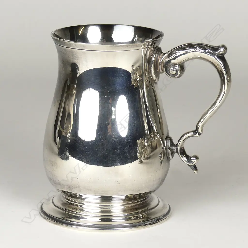 A silver pint mug Image 1++