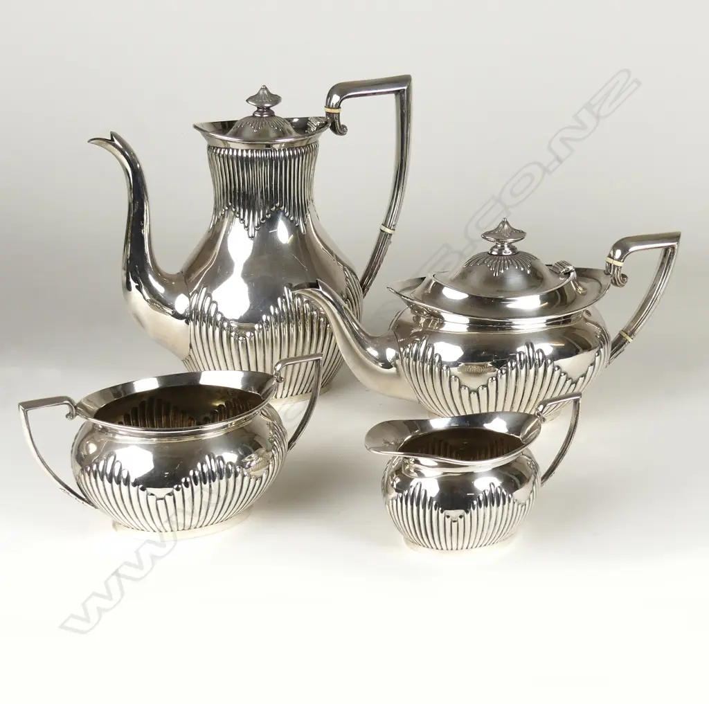 A Victorian silver tea and coffee set Image 1++