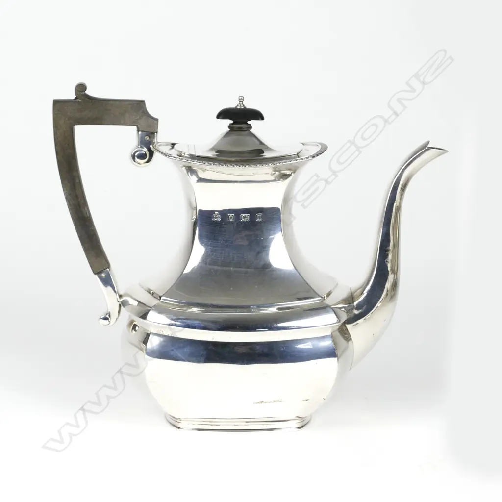 George IV silver coffee pot Image 1++