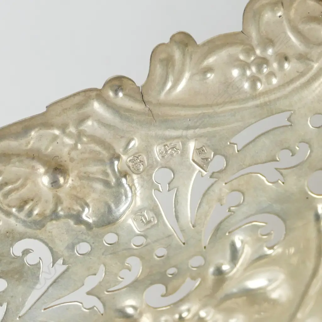 A George III large silver basket Image 1++