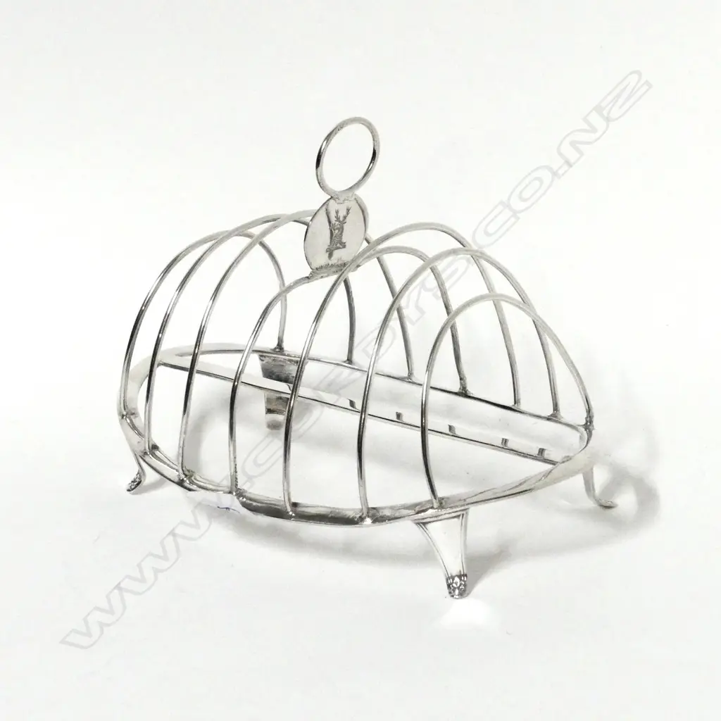 A George III silver toast rack Image 1++