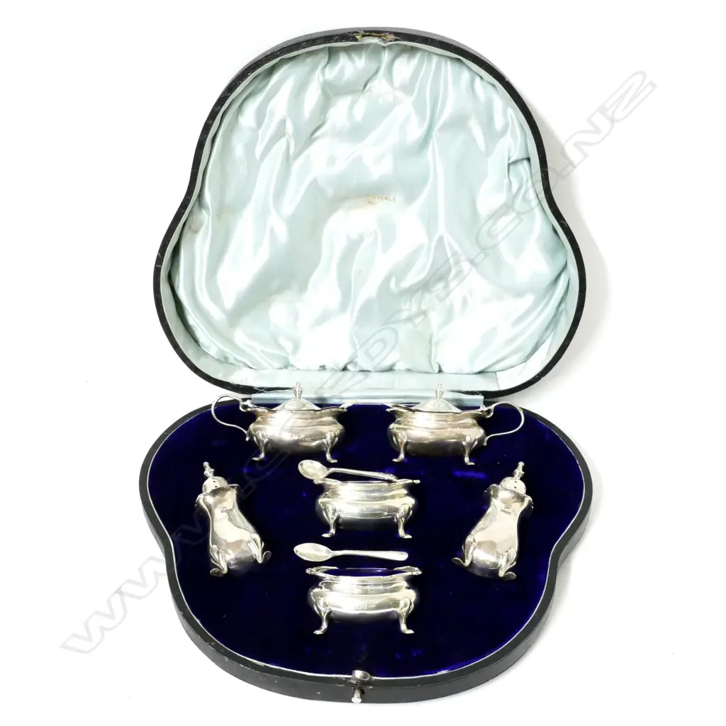 A cased Edwardian silver condiment set Image 1++