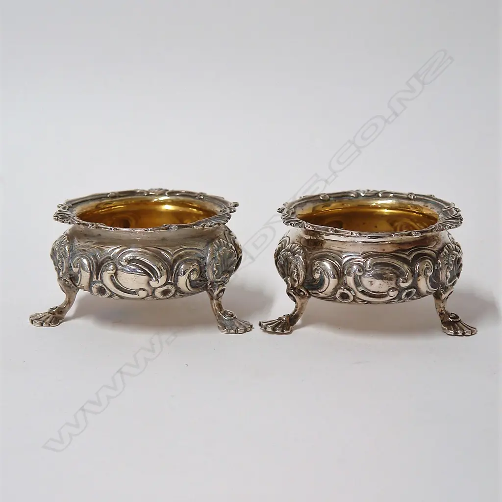 A pair of decorative silver salts Image 1++