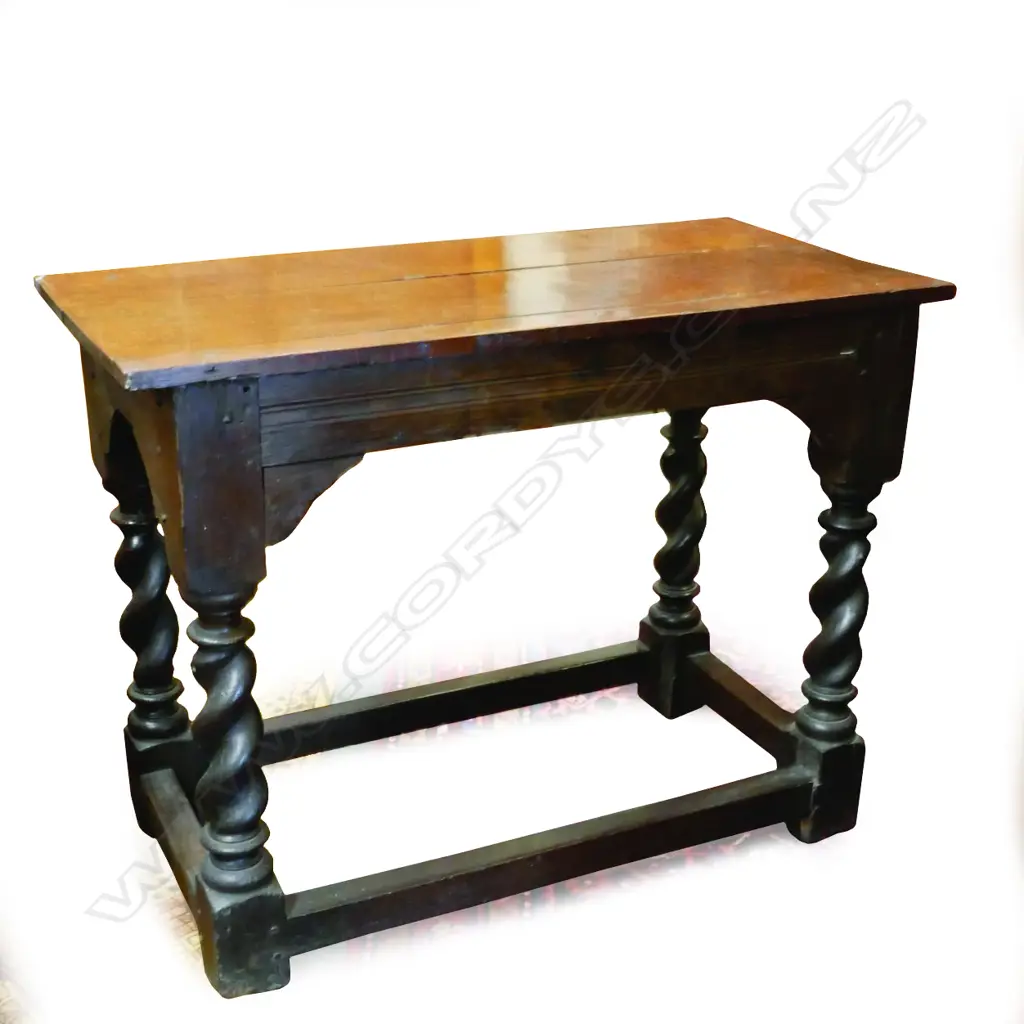 A 17thC English oak side table Image 1++
