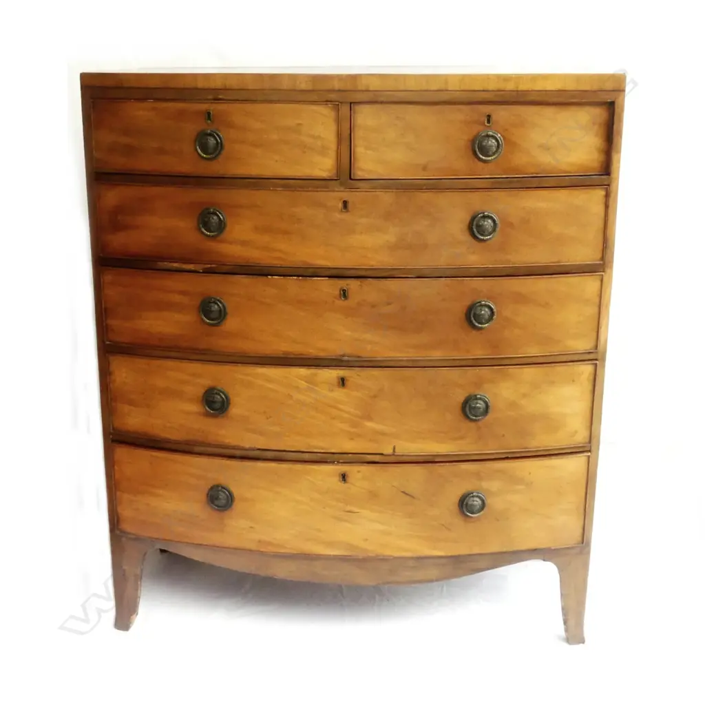 A Georgian mahogany six-drawer bowfront chest Image 1++