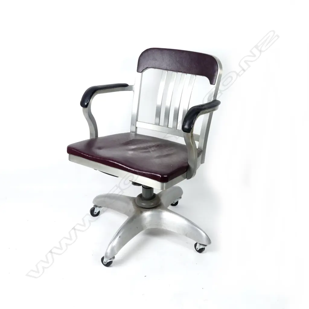 An American 'Good Form' aluminium swivel office chair Image 1++