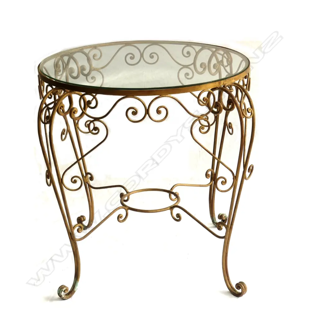 A wrought iron six-piece outdoor setting Image 1++