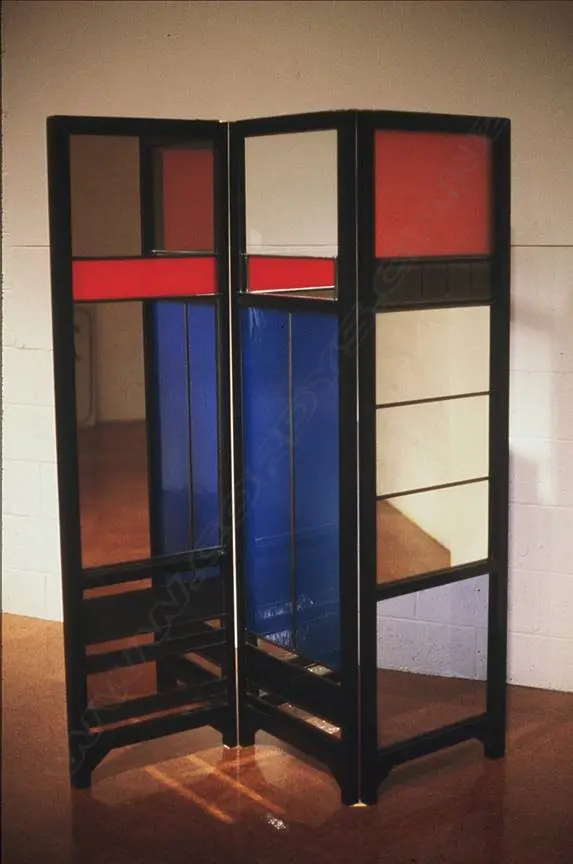 A glass three panel screen by Holly Sanford (b.1947) N.Z.S.A.G. Image 1++