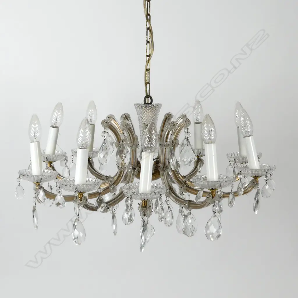 A 10 light crystal chandelier Image 1++