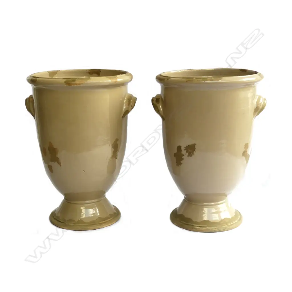 A pair of glazed garden pots Image 1++