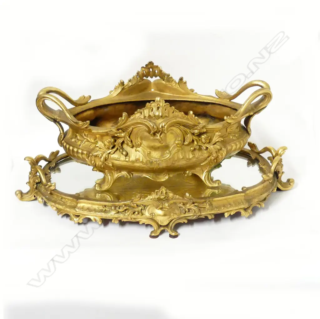 A French gilt metal table centrepiece Image 1++