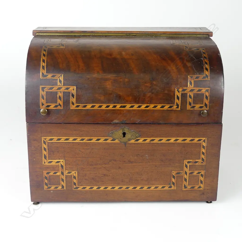 A Victorian boxed decanter set Image 1++