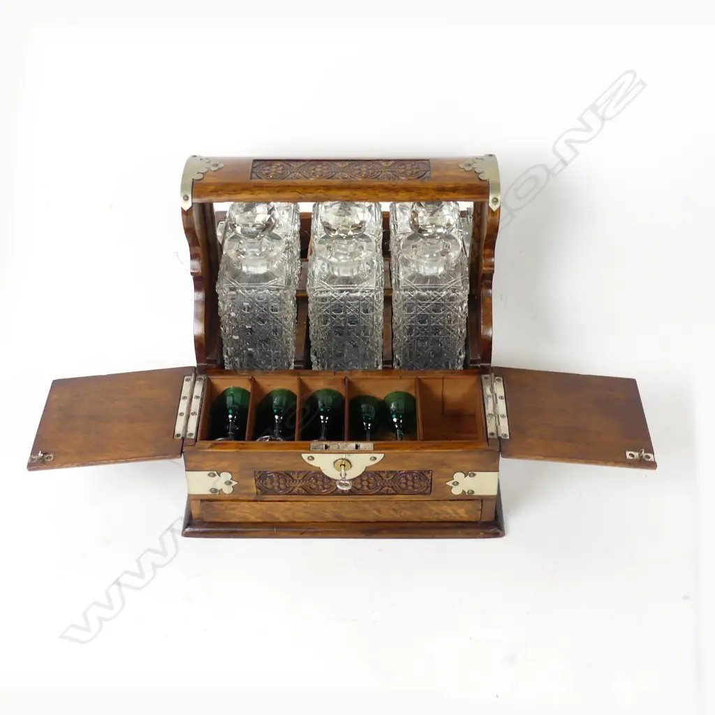 An Edwardian oak three-bottle tantalus Image 1++