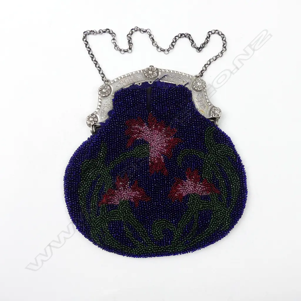 A Berlin beadwork evening purse Image 1++