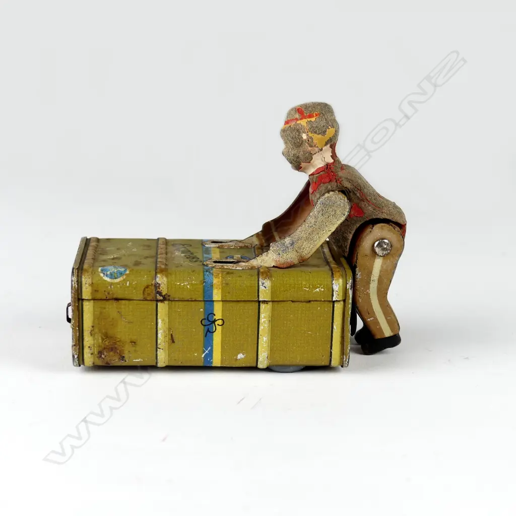A vintage German clockwork tin toy Image 1++