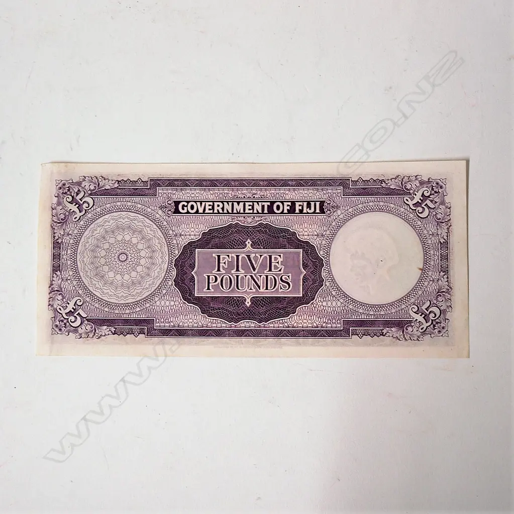 'Government of Fiji' £5 bank note Image 1++