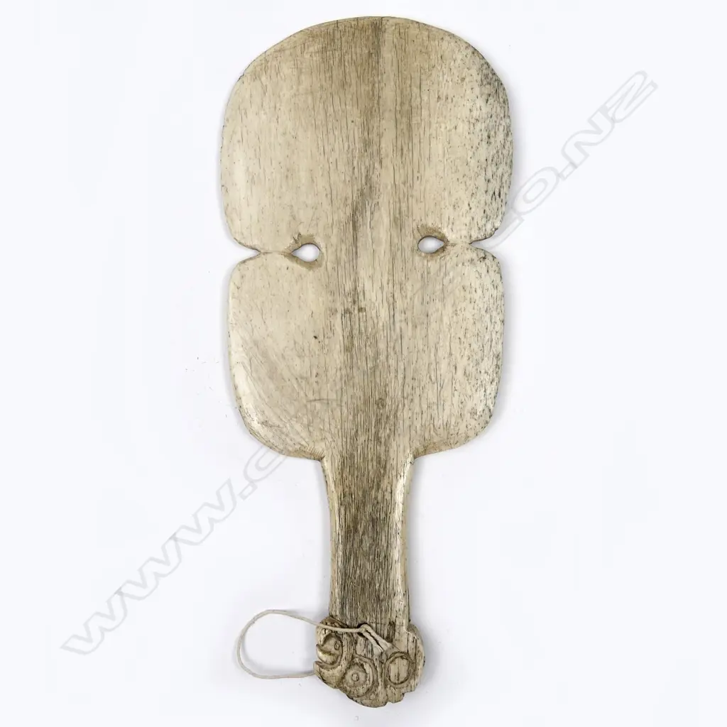 A kotiate parāoa (whalebone hand club) Image 1++