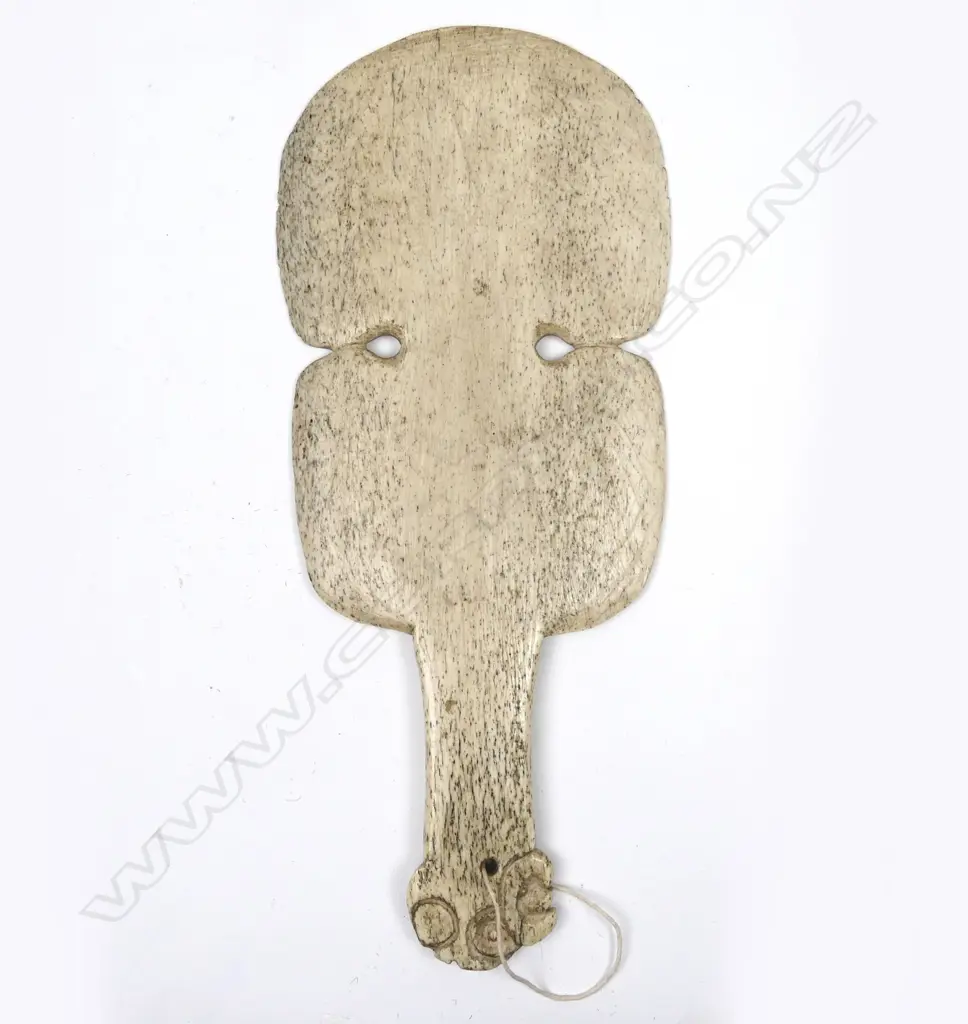 A kotiate parāoa (whalebone hand club) Image 1++
